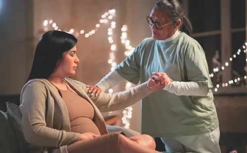 
          Imagem ilustrativa da imagem Cada vez mais gestantes recorrem a doulas no parto
          