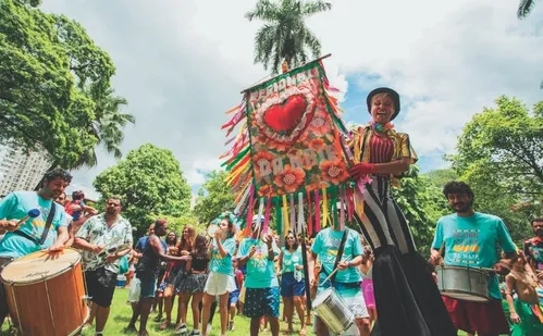 
          Imagem ilustrativa da imagem Cais das Artes vira ponto de encontro do samba
          