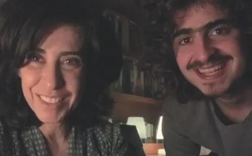
          Imagem ilustrativa da imagem Carolina Ferraz fala da relação com as filhas: "Sou mãe, não brother"
          