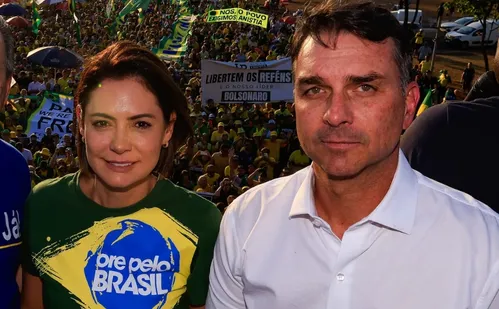 
          Imagem ilustrativa da imagem Chamada de "incontrolável" por Bolsonaro, Michelle avalia desistir do Senado
          