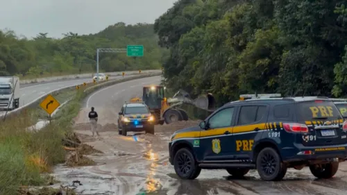
          Imagem ilustrativa da imagem Chuvas causam transtornos na Br-101 entre João Pessoa e Recife
          