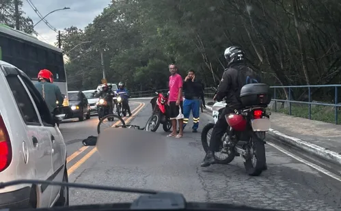 
          Imagem ilustrativa da imagem Ciclista fica ferido após colisão com moto na Rodovia Serafim Derenzi, em Vitória
          