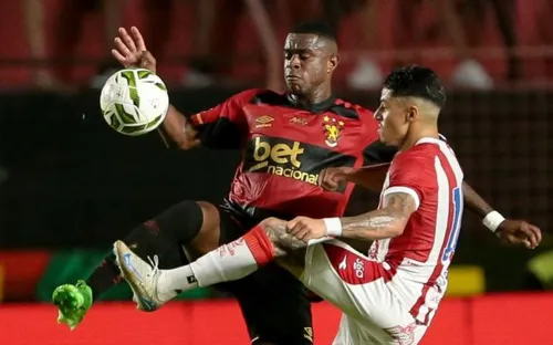 
          Imagem ilustrativa da imagem Clássico dos Clássicos na Série B pode valer a liderança e incendeia a Ilha
          