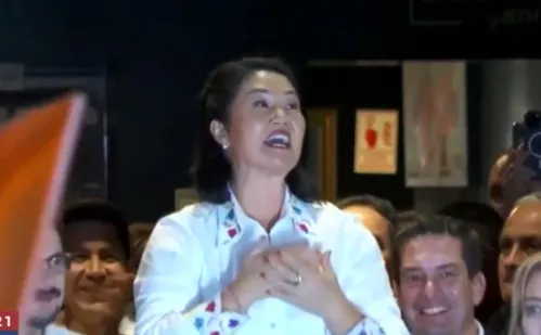 
          Imagem ilustrativa da imagem Com 100% das urnas apuradas, Keiko se torna virtual presidente do Peru
          