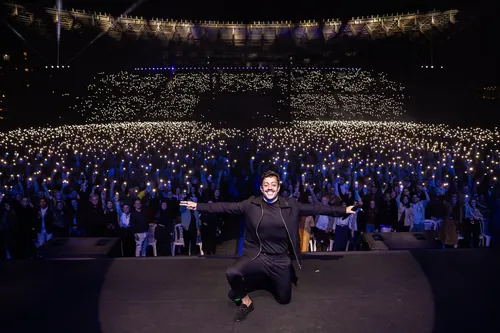 
          Imagem ilustrativa da imagem Com 15 mil pessoas no Kleber Andrade, Renato Albani grava especial de humor no ES
          