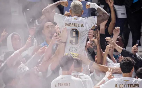 
          Imagem ilustrativa da imagem Com Gabigol expulso, Santos vence Vitória por 3 a 1 e alivia pressão
          