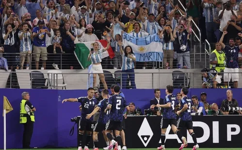 
          Imagem ilustrativa da imagem Com gol de Messi, Argentina bate Jordânia e faz segunda melhor campanha da Copa
          