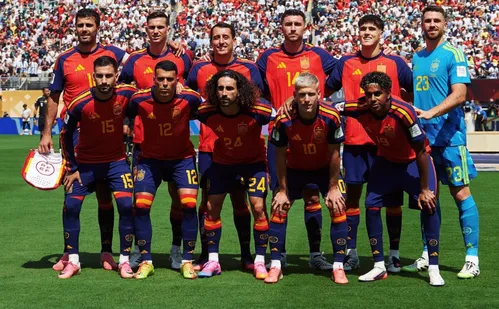 
          Imagem ilustrativa da imagem Copa de 2026 chega ao fim com recordes históricos, polêmicas e título da Espanha
          