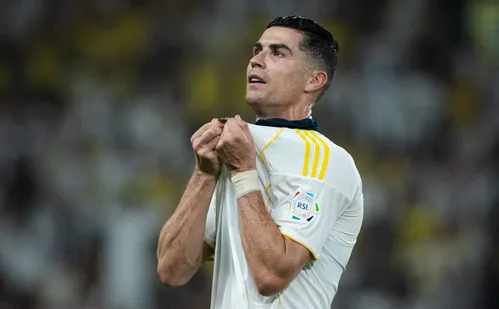 
          Imagem ilustrativa da imagem Cristiano Ronaldo mira 1000 gols e sonha com Liga das Nações
          