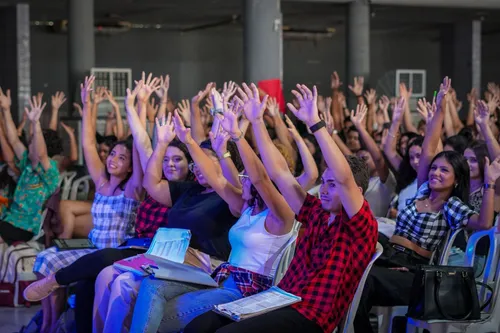 
          Imagem ilustrativa da imagem Curso no Recife promove aulão gratuito de revisão para o ENEM
          