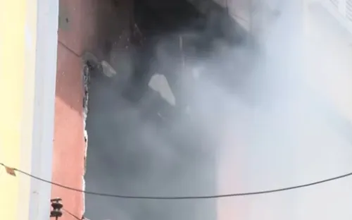 
          Imagem ilustrativa da imagem Defesa Civil interdita 17 imóveis após incêndio destruir lojas no Centro do Recife
          