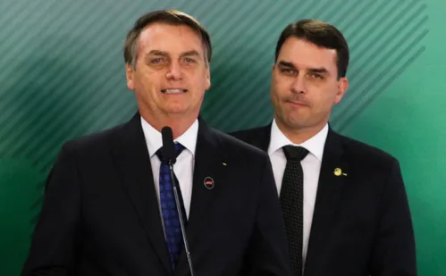 
          Imagem ilustrativa da imagem Defesa de Bolsonaro diz ao STF que ele não sabia que Flávio tornaria carta pública
          