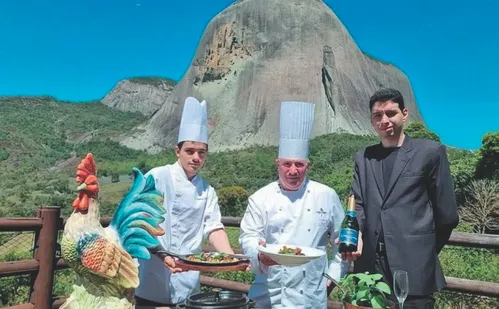 
          Imagem ilustrativa da imagem Delícias internacionais nos restaurantes de Pedra Azul
          