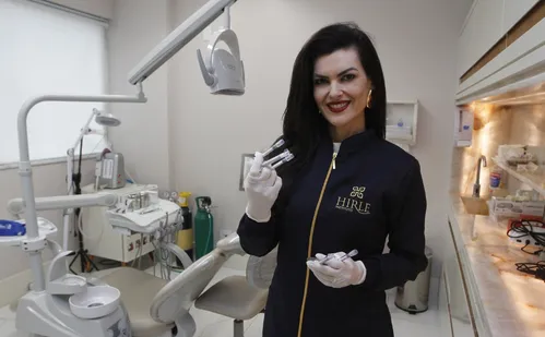 
          Imagem ilustrativa da imagem Dentistas proibidos de usar PMMA na estética
          