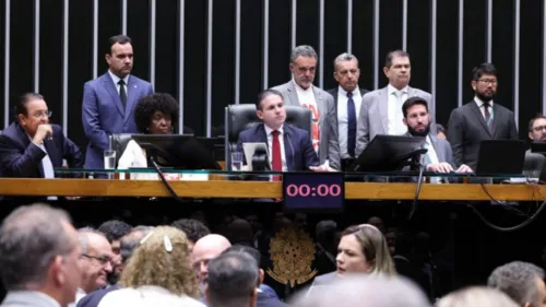 
          Imagem ilustrativa da imagem Descubra como votou a bancada de Pernambuco na PEC que extingue a escala 6x1
          