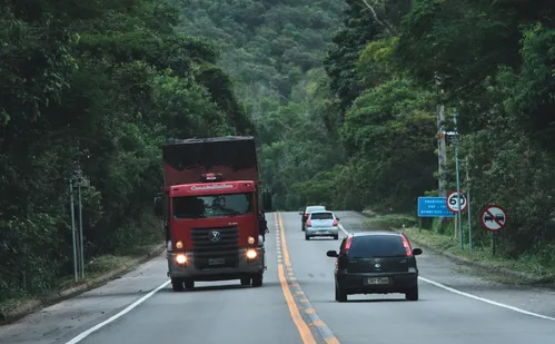
          Imagem ilustrativa da imagem Empresa vai identificar imóveis para desapropriação em obras na BR-262
          