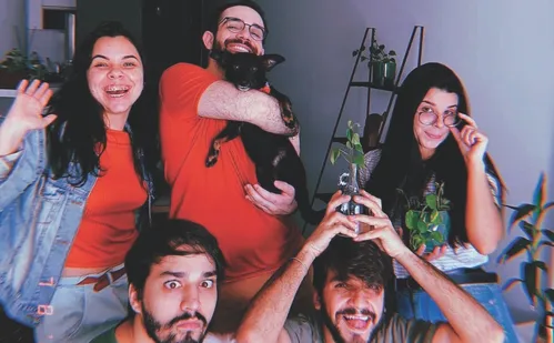
          Imagem ilustrativa da imagem Encontros presenciais ganham mais força em todas as idades
          