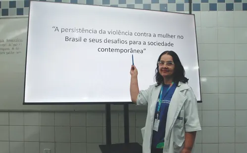 
          Imagem ilustrativa da imagem Enem 2026: 10 apostas de professores para a prova de Redação
          