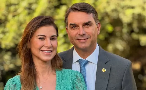
          Imagem ilustrativa da imagem Esposa de Flávio Bolsonaro entrará na campanha
          
