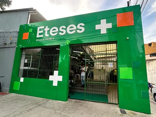 
          Imagem ilustrativa da imagem Eteses aposta em formação técnica de saúde na era da IA
          