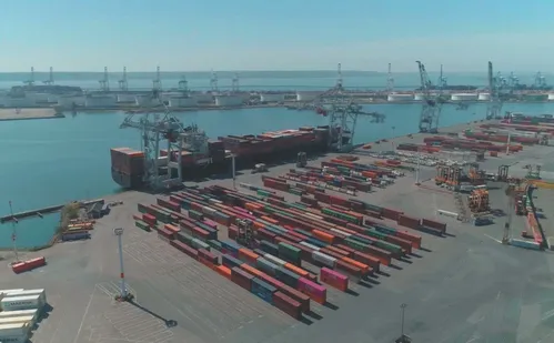 
          Imagem ilustrativa da imagem Europeus vão operar porto com supernavios no Espírito Santo
          
