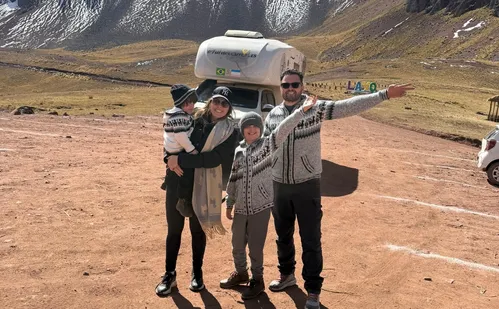 
          Imagem ilustrativa da imagem Família vive aventura de 16 mil km dentro de carro pela América do Sul
          