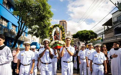 
          Imagem ilustrativa da imagem Festa de São Pedro reúne 50 mil em Vitória e celebra classificação do Brasil
          