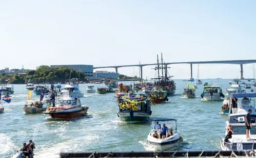 
          Imagem ilustrativa da imagem Festa de São Pedro reúne 50 mil em Vitória e celebra classificação do Brasil
          
