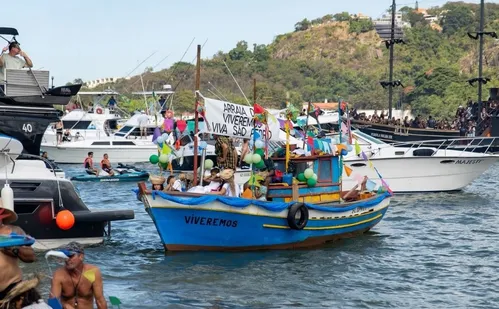 
          Imagem ilustrativa da imagem Festa de São Pedro reúne 50 mil em Vitória e celebra classificação do Brasil
          