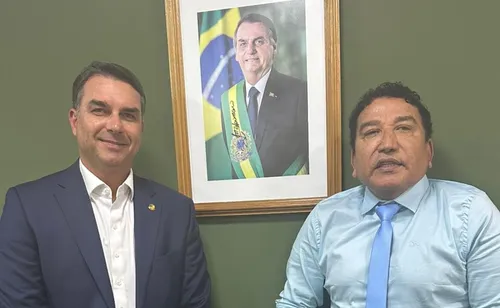 
          Imagem ilustrativa da imagem Flávio Bolsonaro participa de encontro em Vitória
          
