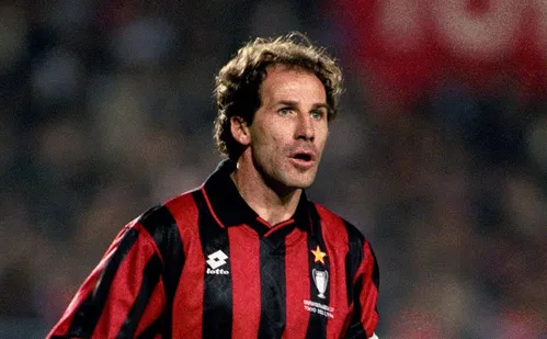 
          Imagem ilustrativa da imagem Franco Baresi, ídolo do Milan e da Itália, morre aos 66 anos
          