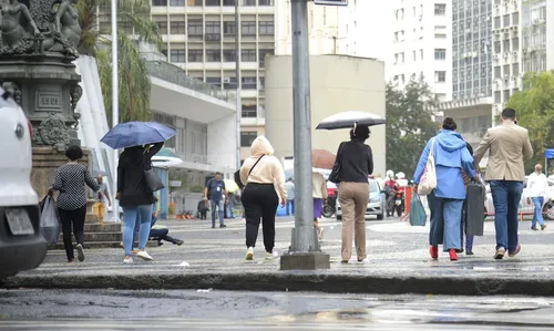 
          Imagem ilustrativa da imagem Frente fria avança pelo Sudeste, mas Espírito Santo segue sem previsão de chuva
          