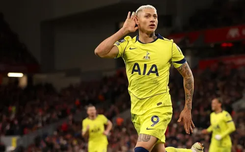 
          Imagem ilustrativa da imagem 'Não vai mais jogar mesmo estando disponível': técnico expõe racha com Richarlison
          