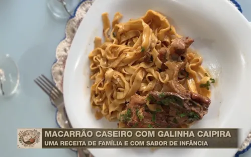 
          Imagem ilustrativa da imagem Galinha caipira com macarrão caseiro: uma receita de afeto
          