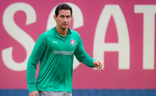 
          Imagem ilustrativa da imagem Ganso tem proposta de clube da Série A, é cortado de jogos e deve deixar o Flu
          