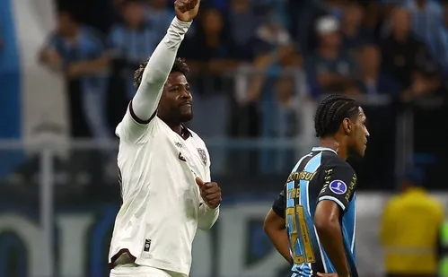 
          Imagem ilustrativa da imagem Grêmio perde para o Bolívar-BOL e cai pela 2ª vez seguida nos playoffs da Sula
          