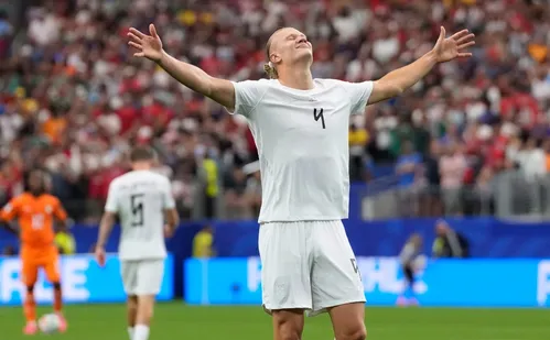 
          Imagem ilustrativa da imagem Haaland decide, Noruega vence Costa do Marfim e vai enfrentar o Brasil
          