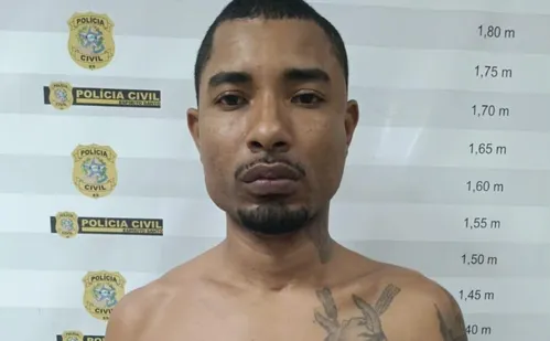 
          Imagem ilustrativa da imagem Homem apontado como gerente do PCV é preso após fugir de patrulha em Vitória
          