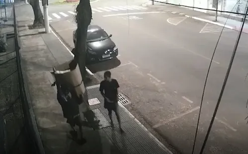 
          Imagem ilustrativa da imagem Homem é perseguido e morto a facadas no bairro Santa Lúcia, em Vitória
          