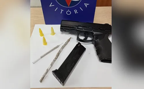 
          Imagem ilustrativa da imagem Homem é preso após ameaçar motociclistas com arma falsa em Jardim da Penha
          