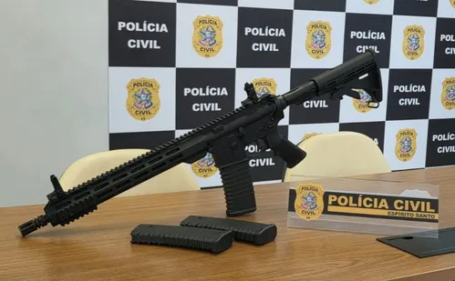 
          Imagem ilustrativa da imagem Homem é preso com fuzil que seria vendido a traficantes no ES
          