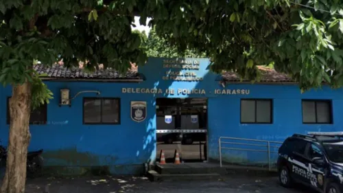
          Imagem ilustrativa da imagem Homem morre em delegacia de Igarassu após ser detido por violência doméstica
          