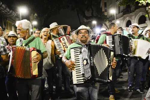 
          Imagem ilustrativa da imagem Homenagem às mulheres forrozeiras marcam a 21ª Caminhada do Forró no Recife
          