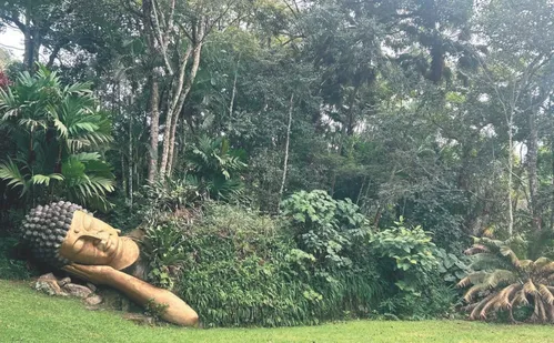 
          Imagem ilustrativa da imagem Ibiraçu: turismo na terra do Grande Buda
          