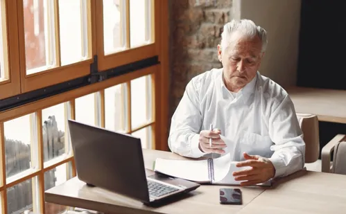 
          Imagem ilustrativa da imagem Informalidade é realidade da metade dos trabalhadores com mais de 60 anos
          