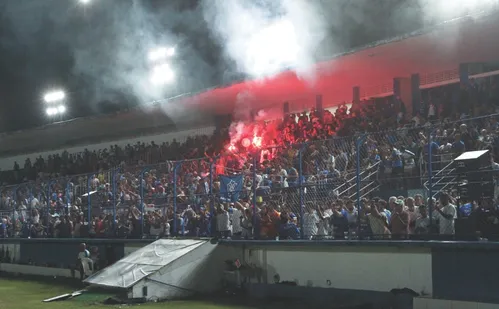 
          Imagem ilustrativa da imagem Ingresso gratuito para as primeiras 200 mulheres em jogo o Vitória pela Série D
          