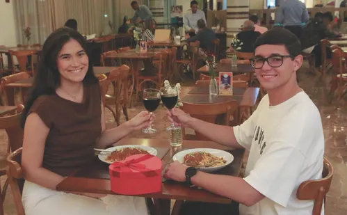 
          Imagem ilustrativa da imagem Jantares especiais em hotéis e restaurantes para celebrar o Dia dos Namorados
          