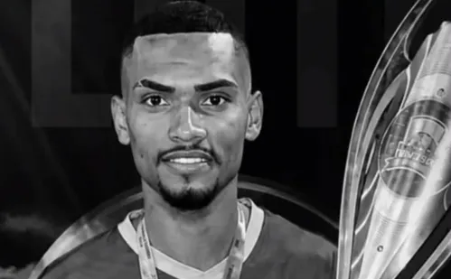 
          Imagem ilustrativa da imagem Jogador de futebol morre aos 30 anos no ES
          