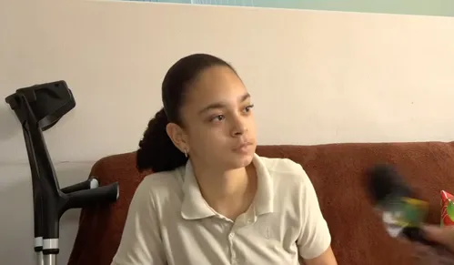 
          Imagem ilustrativa da imagem Jovem atacada por tubarão em Boa Viagem recebe alta após 40 dias internada
          
