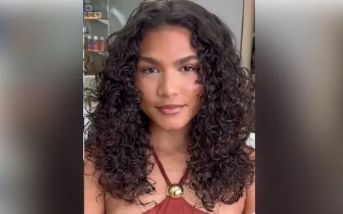 
          Imagem ilustrativa da imagem Jovem se joga de carro, é atropelada por ônibus e morre na BR-408, no Grande Recife
          